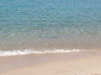 Γαλαζοπράσινα κρυστάλλινα νερά στην παραλία Πλατανίτσι στο δεύτερο πόδι Χαλκιδικής