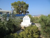 Lesser Cyclades - Schinoussa - Chora - Monument