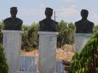 Ανω Μπουλαριοί - Μνημείο Μακεδονομάχων