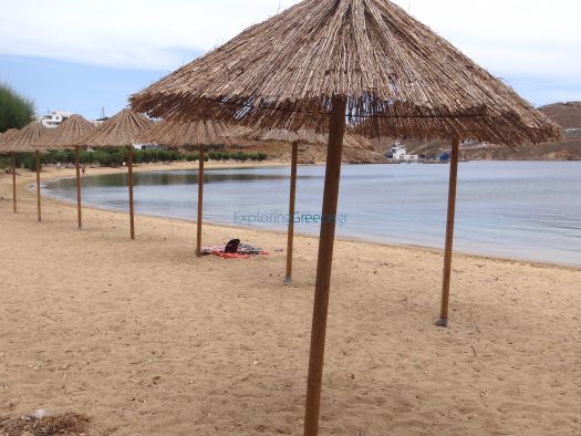 Παραλία Λιβαδάκια: ψιλή άμμος και ρηχά νερά