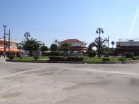 Η κεντρική πλατεία στο χωριό Χρυσοχώραφα Σερρών