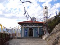 Ο ναός Αγίου Δημητρίου και Τιμίας Ζώνης χτισμένος ψηλά και με θέα στο Σιδηρόκαστρο