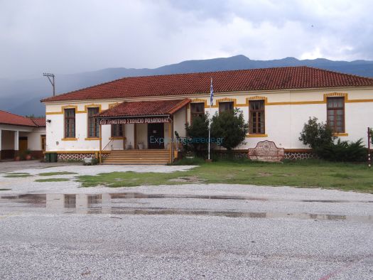 Το εξαθέσιο δημοτικό σχολείο στη Ροδόπολη Σερρών