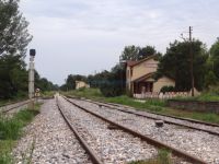 Εικόνα από το σιδηροδρομικό σταθμό στο χωριό Μανδράκι Σερρών