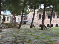 Κομψά κτίρια και κήποι στο Ιερό Ησυχαστήριο Τιμίου Προδρόμου στο Ακριτοχώρι Σερρών