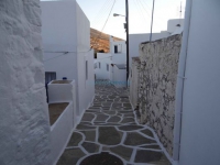 Narrow alleys in one of the two villages of Chora, Kastro