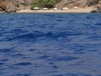 Dialiskari beach is located between Alopronoia and Agios Georgios