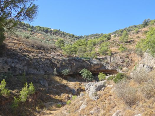 Δεξαμενές - Σπηλιά