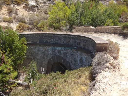 Path to Vrellou from Profitis Ilias - Bridges