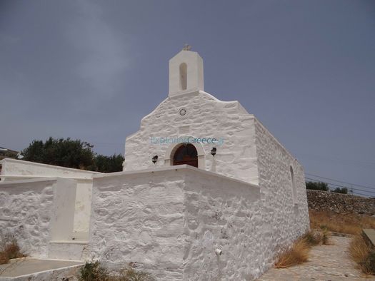 In the upper entrance of Ano Syros is the church of Agiou Nikolaou