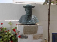 The bust of Ioannis Dalezios outside his house in Ano Syros