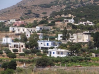 Ο μικρός οικισμός Μεσαριά στη Σύρο