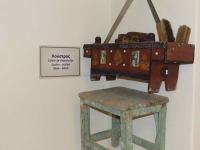 The art of shoeshiner is presented at the Exhibition of Traditional Occupations in Ano Syros