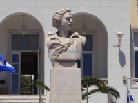 The bust of Konstantinos Kanaris is located next to the sea in Hermoupolis
