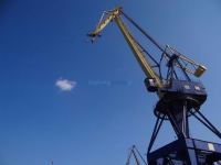 Ιδιαίτερο χαρακτήρα δίνουν στο λιμάνι της Ερμούπολης οι γερανοί του νεώριου