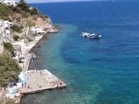 In Asteria beach, access to the sea is made through piers between the rocks and stairs