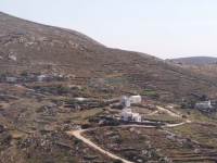 Το χωριό Λυγερό στη βόρεια πλευρά της Σύρου