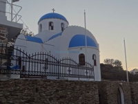 Η εκκλησία του Αγίου Αντωνίου δίπλα στη θάλασσα στο Μέγα Γιαλό