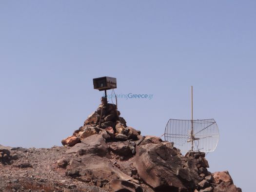 Radars and other equipment at the crater