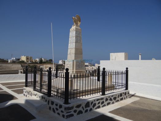 Cyclades - Santorini - Messaria - War Monument
